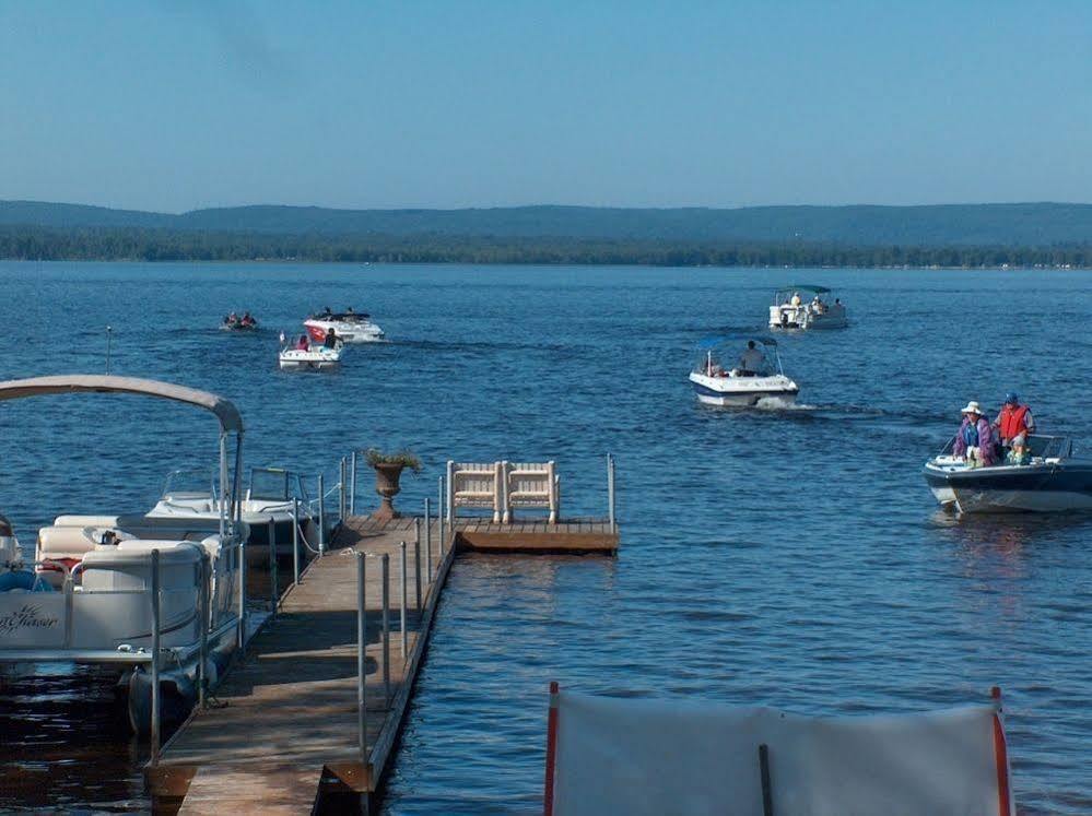 Sands On Golden Lake Hotel Exterior photo