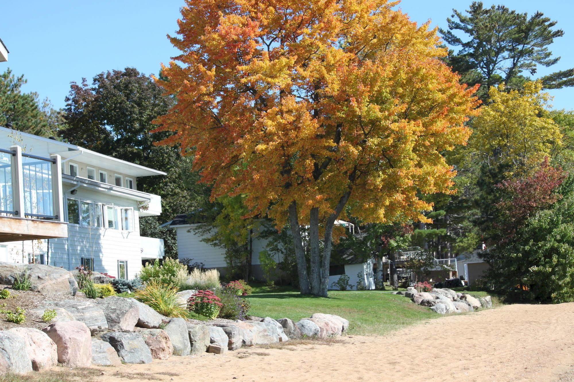 Sands On Golden Lake Hotel Exterior photo